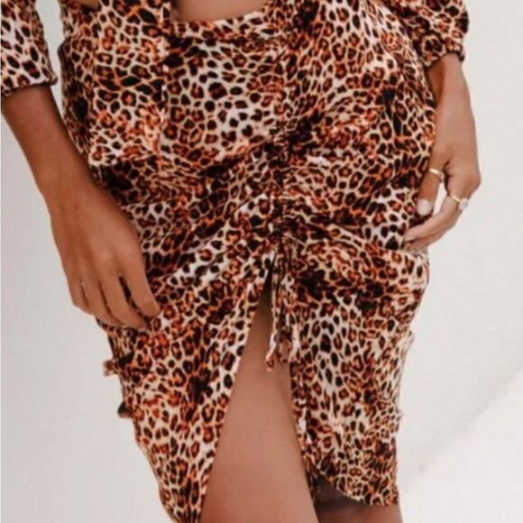 NWT VDM The Label Revolve Stassie Leopard Print Ruched Cover Up Skirt. Medium - Picture 2 of 10